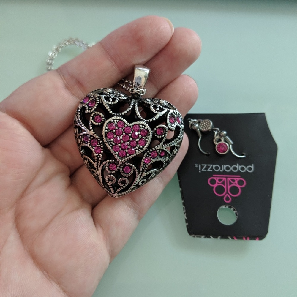 Paparazzi Heartless Heiress Necklace/Earring Set